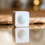 Shelly BLU Motion ZB – Senzor de Mișcare și Lumină Inteligent, Protocol Zigbee 3.0, Autonomie de până la 5 Ani, Compatibilitate Universală